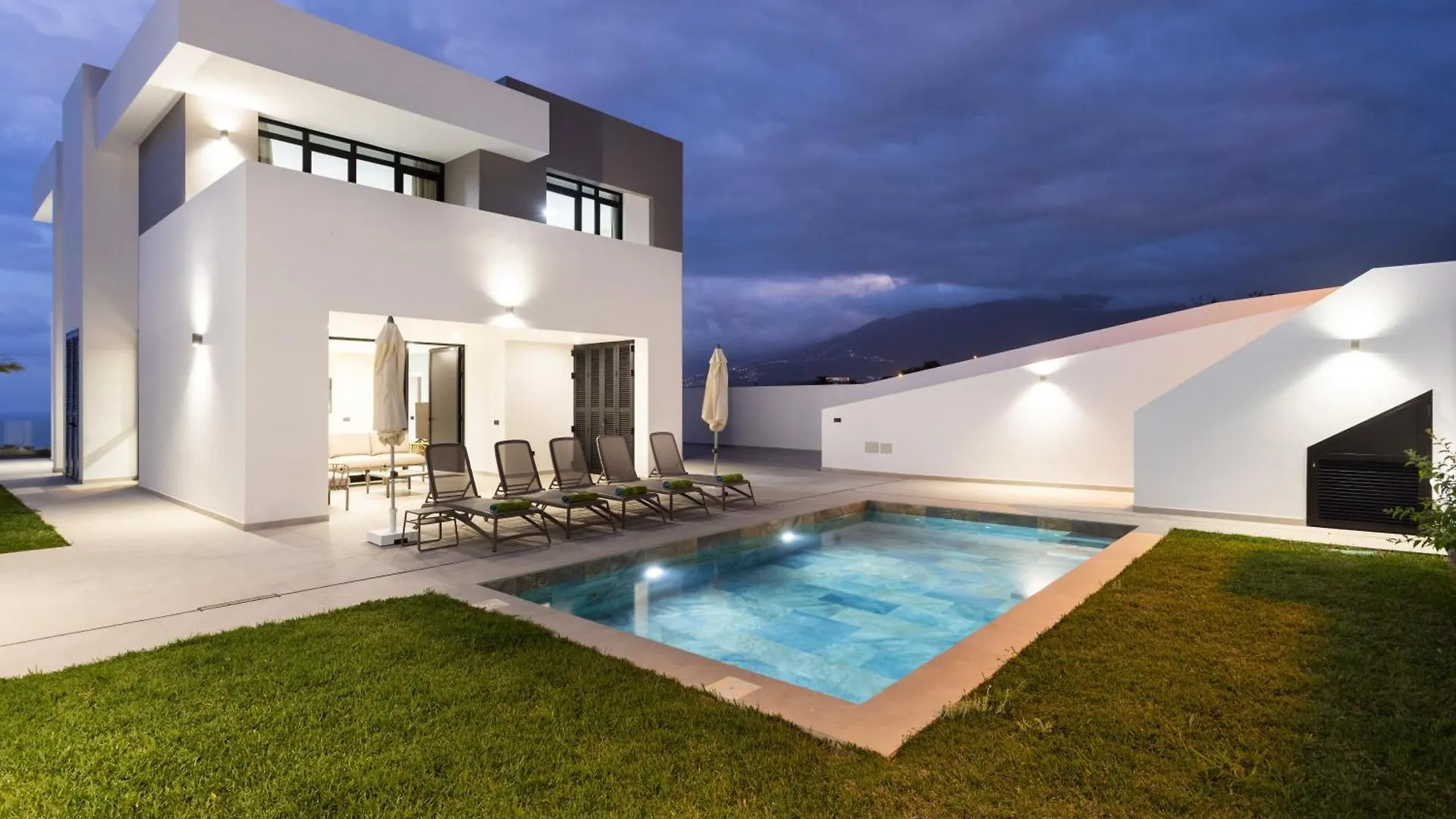 New! Gorvorana 2 - Up To 10 Guests, Private Pool Villa Los Realejos Vakantiehuis